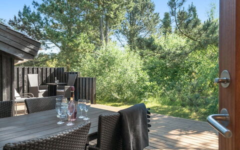 Kali - 900M to the Fjord: Tetto, Casa, Lotto, Casa, Villetta, Estate, Edifici Giardino, Shade, Log Cabin, Landscaping