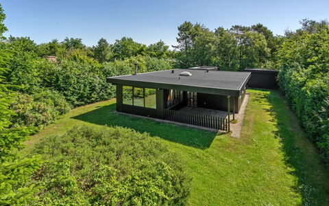 Ludde - 500M to the Fjord: Tetto, Casa, Lotto, Casa, Villetta, Estate, Edifici Giardino, Shade, Log Cabin, Landscaping