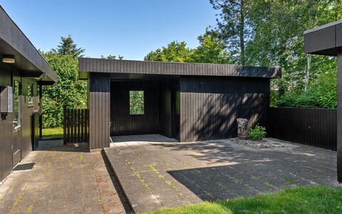 Ludde - 500M to the Fjord: Tetto, Casa, Lotto, Casa, Villetta, Estate, Edifici Giardino, Shade, Log Cabin, Landscaping