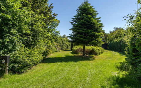 Ludde - 500M to the Fjord: Tetto, Casa, Lotto, Casa, Villetta, Estate, Edifici Giardino, Shade, Log Cabin, Landscaping