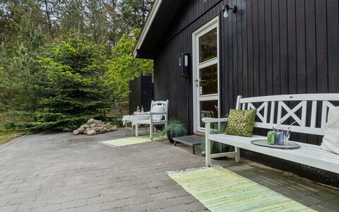 Freda - 100M to the Fjord: Tetto, Casa, Lotto, Casa, Villetta, Estate, Edifici Giardino, Shade, Log Cabin, Landscaping
