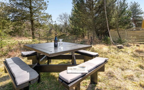 Sighbiorn - 950M from the Sea: Blu, Arbusto, Villetta, Groundcover, Giardino, Estate, Shade, Landscaping, Agriturismo, Eco Hotel