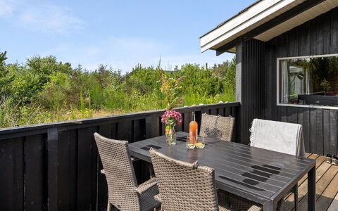Asmo - 350M from the Sea: Blu, Arbusto, Villetta, Groundcover, Giardino, Estate, Shade, Landscaping, Agriturismo, Eco Hotel