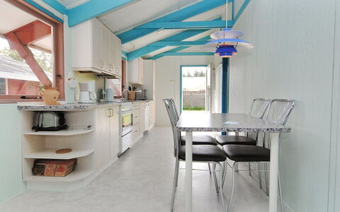 Momme - 500M from the Sea: Interior Design, Pavimentazione, Soffitto, Pavimento, Mobilia, Cucina, Apparecchio Major, Sedia, Camera, Controsoffitto