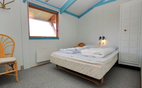 Momme - 500M from the Sea: Letto, Camera Da Letto, Interior Design, Pavimento, Mobilia, Pavimentazione, Legna, Lenzuolo, Soffitto, Camera