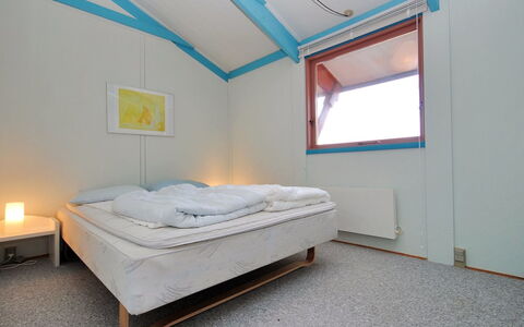 Momme - 500M from the Sea: Interior Design, Camera Da Letto, Pavimento, Soffitto, Pavimentazione, Letto, Lenzuolo, Camera, Bedding, Telaio Del Letto