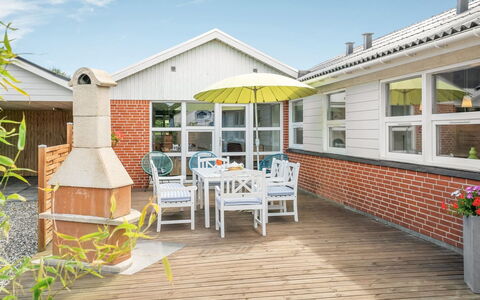 Swipdagh - 500M from the Sea: Legna, Casa, Portico, Deck, Latifoglie, Tetto, Color Legno, Pavimento In Legno, Eco Hotel