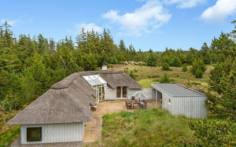 Gunnie - 1.1Km from the Sea: Blu, Arbusto, Villetta, Groundcover, Giardino, Estate, Shade, Landscaping, Agriturismo, Eco Hotel
