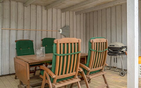 Gunnie - 1.1Km from the Sea: Blu, Arbusto, Villetta, Groundcover, Giardino, Estate, Shade, Landscaping, Agriturismo, Eco Hotel