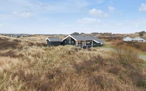 Frederikka - 350M from the Sea: Zona Residenziale, Tetto, Sobborgo, Driveway, Estate, Camino
