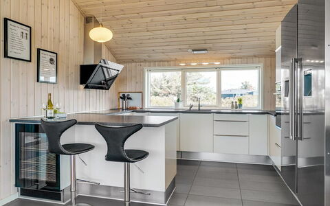 Esma - 150M from the Sea: Cucina, Pavimentazione, Controsoffitto, Interior Design, Mobilia, Legna, Soffitto, Lampada, Elettrodomestico Da Cucina, Pavimento