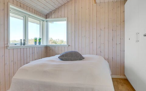 Esma - 150M from the Sea: Legna, Soffitto, Pavimentazione, Interior Design, Pavimento, Camera Da Letto, Pavimento In Legno, Camera, Letto, Plank