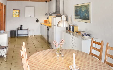 Elef - 2.0Km from the Sea: Mobilia, Interior Design, Pavimentazione, Pavimento, Cucina, Soffitto, Legna, Camera, Sedia, Controsoffitto