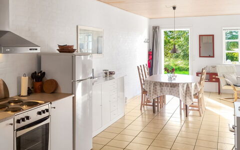 Elef - 2.0Km from the Sea: Mobilia, Interior Design, Pavimentazione, Pavimento, Legna, Soffitto, Cucina, Sedia, Controsoffitto, Camera