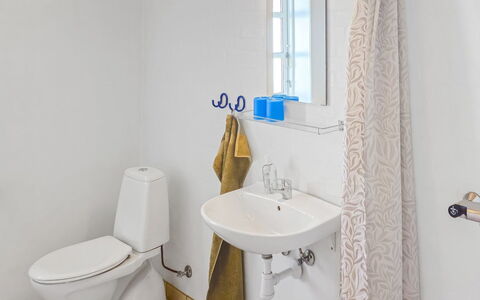 Elef - 2.0Km from the Sea: Idraulico Fixture, Toilet Seat, Bagno, Gabinetto, Interior Design, Pavimento, Pavimentazione, Idraulico, Lavandino Del Bagno, Lavello