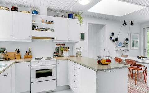 Jarno - 1Km from the Sea: Cucina, Elettrodomestico Da Cucina, Controsoffitto, Apparecchio Major, Interior Design, Cabinetry, Mobilia, Elettrodomestico, Soffitto, Pavimentazione