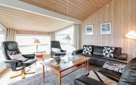 Gamal - 400M from the Sea: Mobilia, Interior Design, Pavimentazione, Legna, Pavimento, Soffitto, Pavimento In Legno, Sedia, Tavolo, Illuminazione