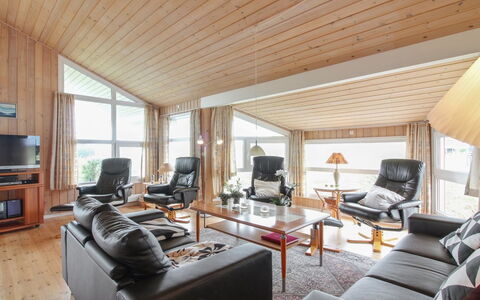 Gamal - 400M from the Sea: Mobilia, Interior Design, Pavimentazione, Legna, Pavimento, Soffitto, Pavimento In Legno, Sedia, Tavolo, Illuminazione