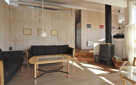 Styrman - 600M from the Sea: Mobilia, Interior Design, Pavimentazione, Legna, Pavimento, Soffitto, Pavimento In Legno, Sedia, Tavolo, Illuminazione
