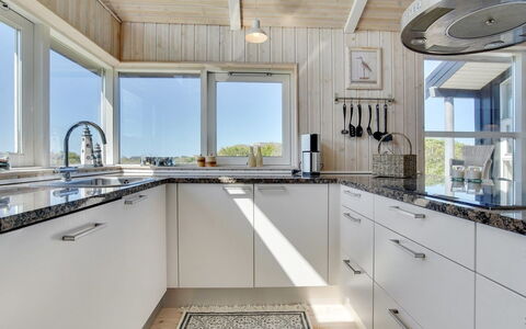 Welma - 500M from the Sea: Cucina, Soffitto, Interior Design, Pavimentazione, Controsoffitto, Casa, Cabinetry, Elettrodomestico Da Cucina, Pavimento, Apparecchio Major