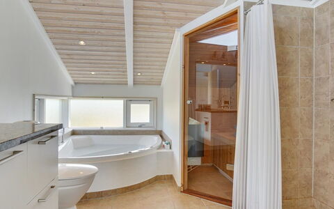 Welma - 500M from the Sea: Pavimentazione, Interior Design, Pavimento, Idraulico Fixture, Soffitto, Legna, Bagno, Illuminazione, Camera, Idraulico