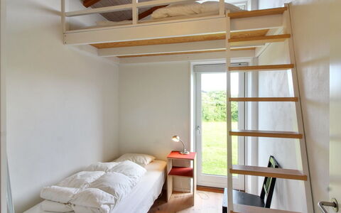 Preben - 500M from the Sea: Legna, Letto, Camera Da Letto, Mobilia, Interior Design, Pavimentazione, Pavimento, Soffitto, Scala, Camera