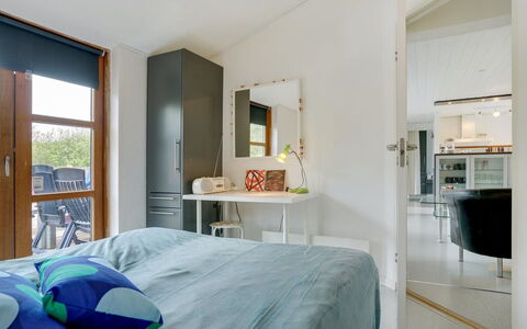Grubbe - 600M from the Sea: Mobilia, Interior Design, Pavimentazione, Pavimento, Soffitto, Legna, Letto, Camera Da Letto, Camera, Lampada