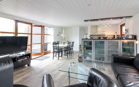 Grubbe - 600M from the Sea: Pavimentazione, Pavimento, Soffitto, Interior Design, Controsoffitto, Cucina, Cabinetry, Camera, Apparecchio Major, Lampada