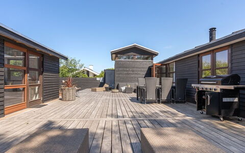 Grubbe - 600M from the Sea: Tetto, Casa, Lotto, Casa, Villetta, Estate, Edifici Giardino, Shade, Log Cabin, Landscaping