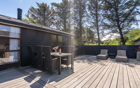 Grubbe - 600M from the Sea: Tetto, Casa, Lotto, Casa, Villetta, Estate, Edifici Giardino, Shade, Log Cabin, Landscaping