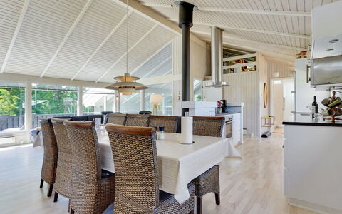 Harriet - 800M from the Sea: Legna, Soffitto, Pavimento, Pavimentazione, Interior Design, Casa, Porta, Pavimento In Legno, Portico, Latifoglie