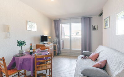 Régina 260.2: Mobilia, Proprietà, Tavolo, Cornice, Finestra, Pianta Della Casa, Costruzione, Sedia, Soggiorno, Architettura