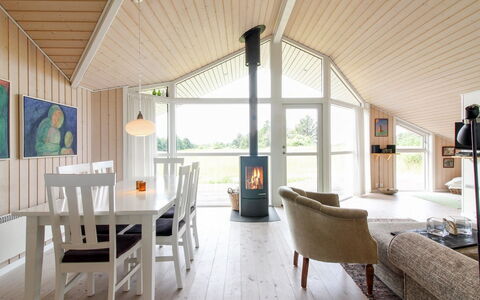 Bengt - 1Km from the Sea: Legna, Mobilia, Appartamento, Camera, Soffitto, Color Legno, Sedia, Latifoglie, Vernice, Legname