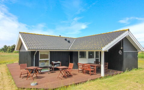 Bengt - 1Km from the Sea: Legna, Mobilia, Appartamento, Camera, Soffitto, Color Legno, Sedia, Latifoglie, Vernice, Legname