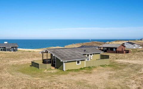 Asger - 50M from the Sea: Architettura, Tetto, Casa, Materiale Composito, Illuminazione Diurna, Raccordo, Driveway