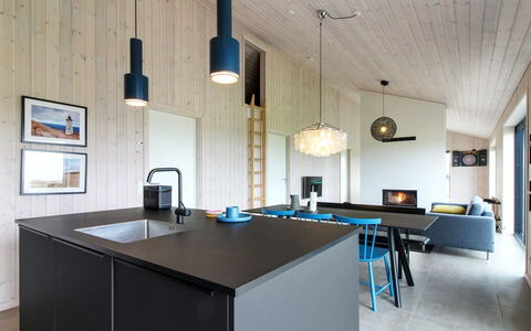 Fannie - 250M from the Sea: Interior Design, Mobilia, Lampada, Cucina, Controsoffitto, Legna, Soffitto, Pavimentazione, Casa, Cucina & Sala Da Pranzo Tavolo