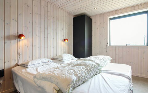 Fannie - 250M from the Sea: Interior Design, Parete, Camera Da Letto, Legna, Pavimentazione, Soffitto, Letto, Pavimento, Lenzuolo, Bedding
