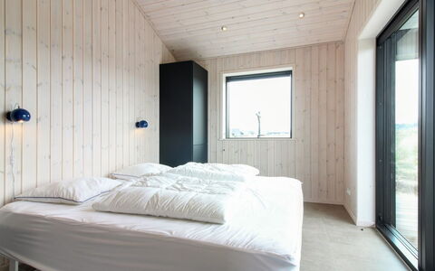 Fannie - 250M from the Sea: Legna, Camera Da Letto, Interior Design, Soffitto, Pavimentazione, Pavimento, Letto, Bedding, Camera, Lenzuolo