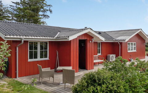 Ava - 1Km from the Sea: Legna, Casa, Portico, Deck, Latifoglie, Tetto, Color Legno, Pavimento In Legno, Eco Hotel