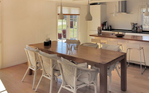 Ava - 1Km from the Sea: Legna, Casa, Portico, Deck, Latifoglie, Tetto, Color Legno, Pavimento In Legno, Eco Hotel