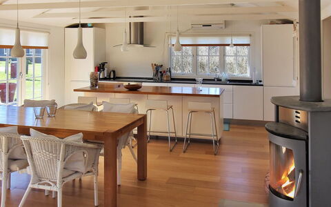 Ava - 1Km from the Sea: Legna, Casa, Portico, Deck, Latifoglie, Tetto, Color Legno, Pavimento In Legno, Eco Hotel