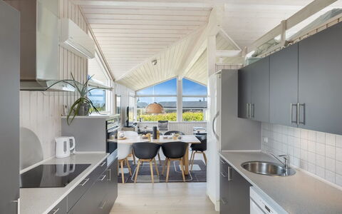 Marjanna - 350M from the Sea: Casa, Soffitto, Cucina, Cucina & Sala Da Pranzo Tavolo, Sedia, Controsoffitto, Latifoglie, Color Legno, Shade, Design