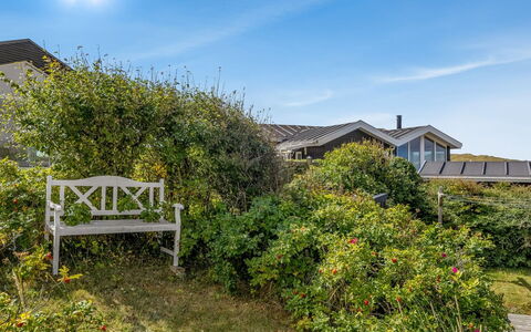 Marjanna - 350M from the Sea: Vegetazione, Arbusto, Comunita 'Impianto, Giardino, Casa, Groundcover, Villetta, Estate, Landscaping