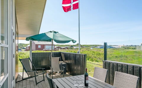 Hubert - 150M from the Sea: Casa, Casa, Porta, Tetto, Villetta, Estate, Giardino, Shade, Raccordo, Cortile
