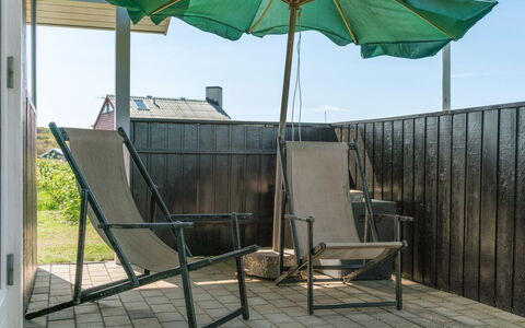 Hubert - 150M from the Sea: Casa, Casa, Porta, Tetto, Villetta, Estate, Giardino, Shade, Raccordo, Cortile