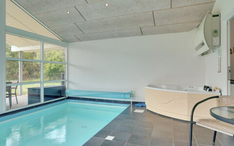 Aiyana - 530M from the Sea: Pavimentazione, Interior Design, Soffitto, Pavimento, Mobilia, Camera, Bicchiere, Idraulico Fixture, Vasca Da Bagno, Piscina