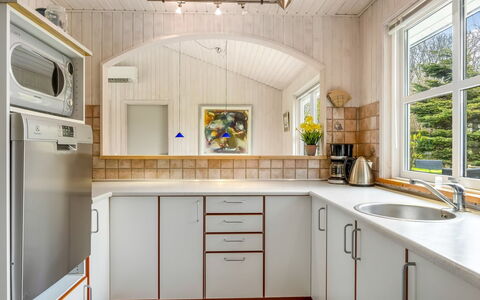 Hauke - 478M from the Sea: Interior Design, Pavimentazione, Cucina, Controsoffitto, Legna, Soffitto, Pavimento, Elettrodomestico Da Cucina, Cabinetry, Illuminazione
