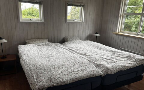 Hauke - 478M from the Sea: Camera Da Letto, Letto, Lenzuolo, Bedding, Telaio Del Letto, Biancheria, Cuscino, Lancia Cuscino, Latifoglie, Lampada