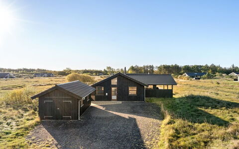 Finna - 1Km from the Sea: Mobilia, Interior Design, Pavimentazione, Legna, Pavimento, Soffitto, Pavimento In Legno, Sedia, Tavolo, Illuminazione