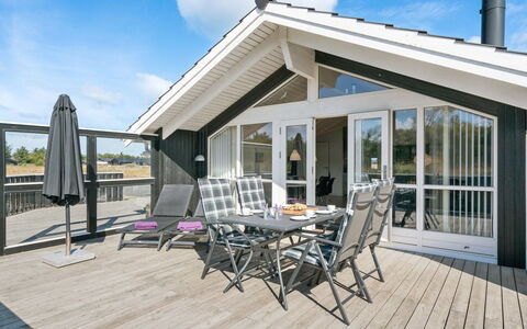 Aria - 1.2Km from the Sea: Shade, Deck, Ricorrere, Latifoglie, Plank, Sedia, Mobili Da Esterno, Portico, Hotel, Villa